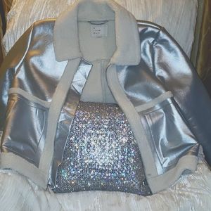 Short xl silver exterior jacket with warm and cozy white faux fur lining inside